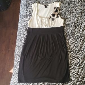🦇Black and cream dress w/ POCKETS size L